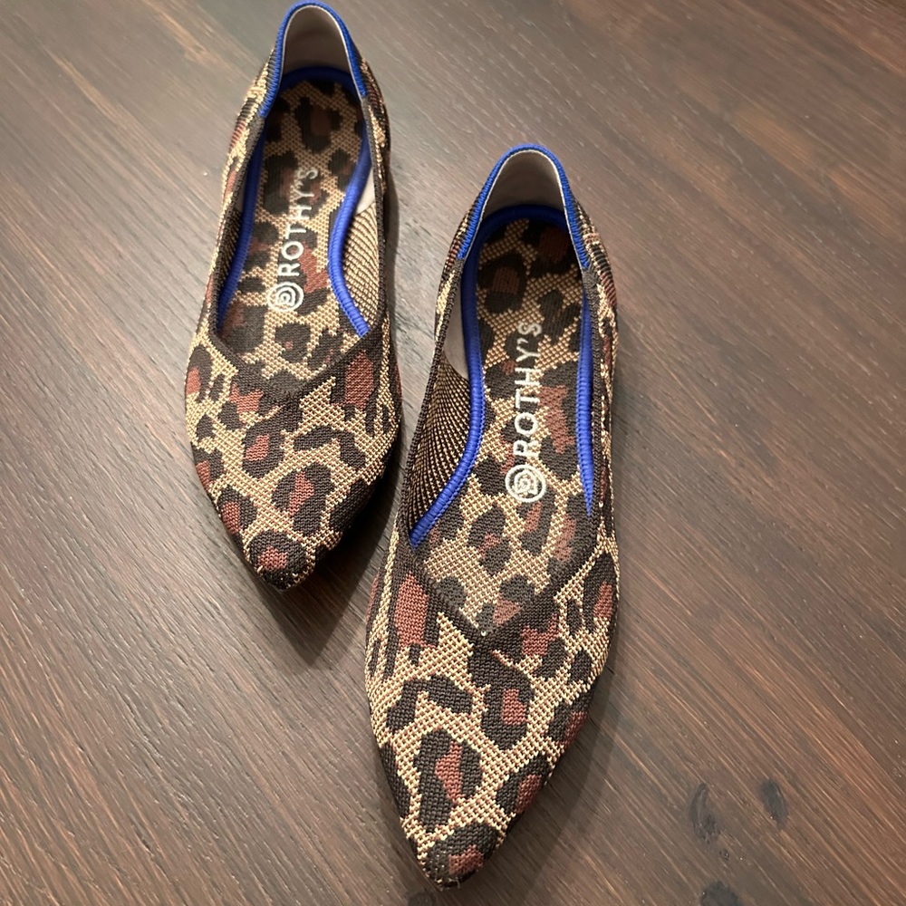 Rothy’s “The Point” Leopard Flats